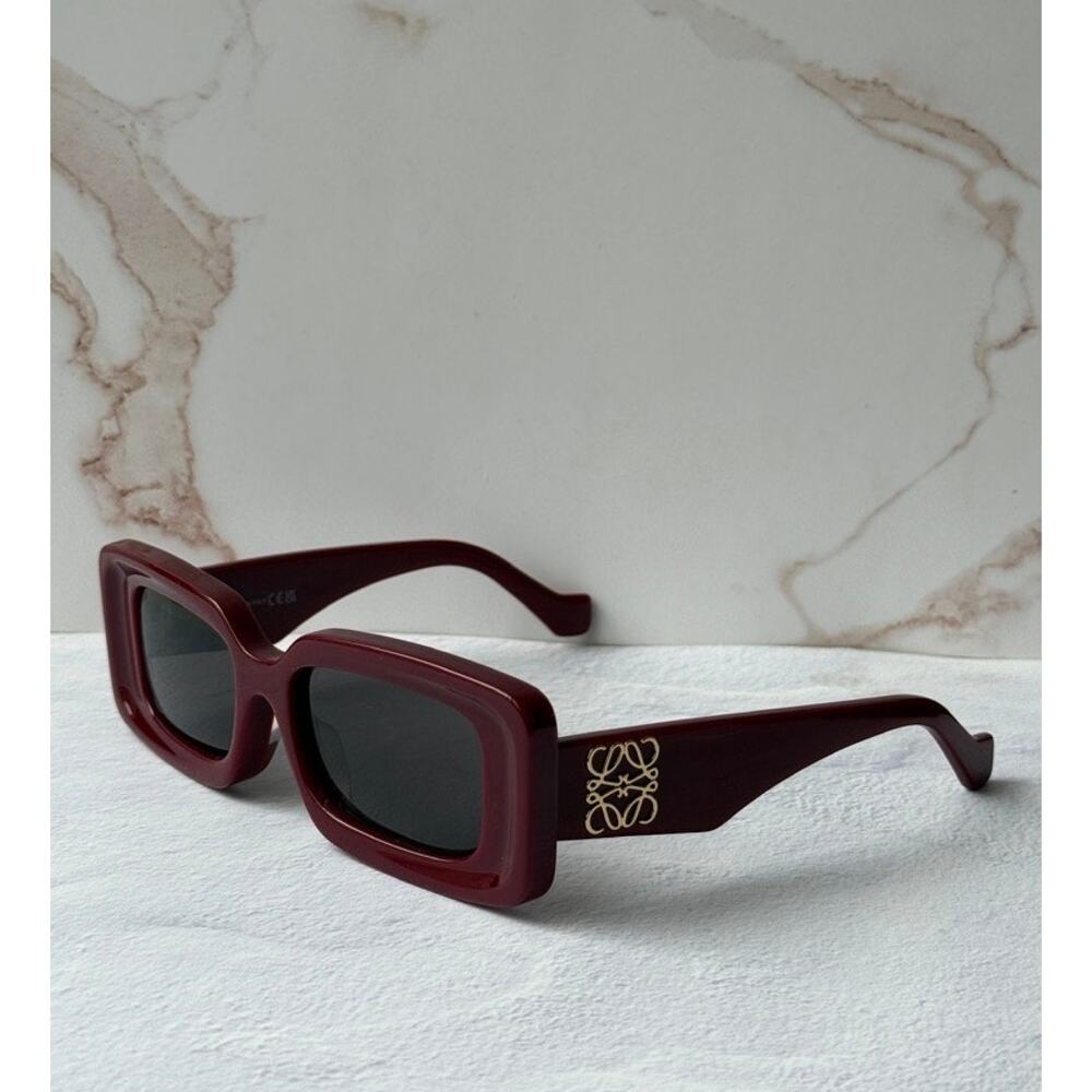 NEW Loewe LW40102F Anagram Sunglasses in Burgundy Red